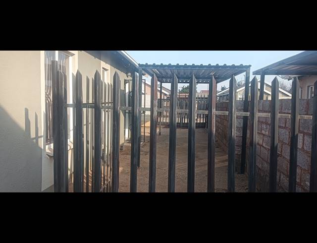 3 BEDROOM FREEHOLD FOR SALE IN WINDMILL PARK